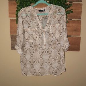 long sleeved quarter button top
